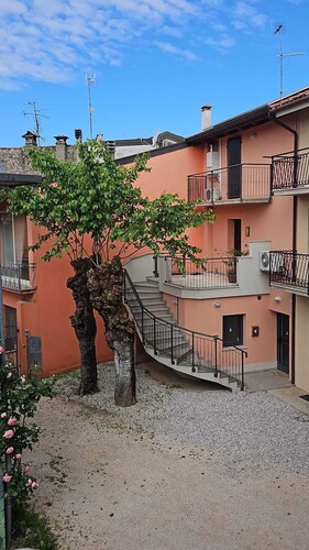 At Gelsi Relax in this quiet space in an old rural hamlet