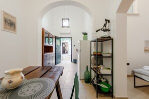 1 soverom, strykejern/-brett og reiseseng for barn