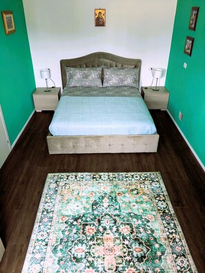 2 bedrooms, iron/ironing board, travel cot, free WiFi