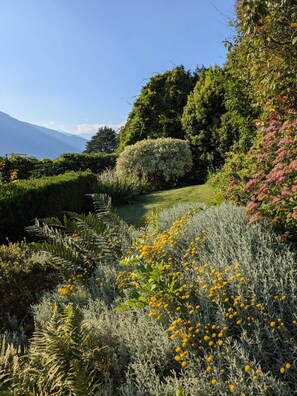 Property grounds - New apartment offering modern elegance and comfort (5 min drive from Varenna) (Bellano)