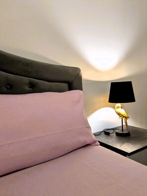 2 chambres, fer et planche à repasser, lit parapluie, Wi-Fi gratuit