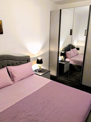 2 chambres, fer et planche à repasser, lit parapluie, Wi-Fi gratuit