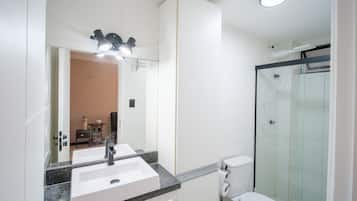 Basic Apartment | Bathroom
