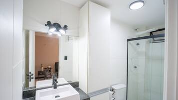 Basic-lejlighed | Badeværelse | Bruser