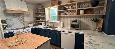 Mikrobølgeovn, ovn, kogeplade, opvaskemaskine