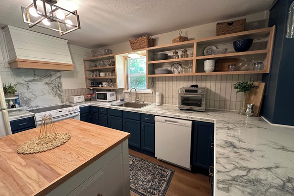 Microondas, horno, placa de cocina, lavavajillas