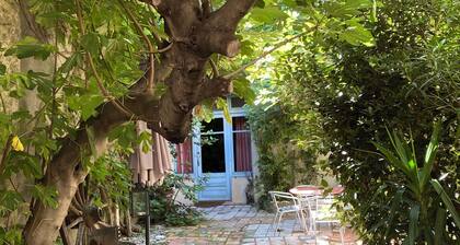 "Ancien Café " Holiday home