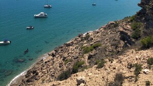 A coastal landscape with rocky terrain and clear blue sea. - "Ancien Café " Holiday home (Camplong-d'Aude)