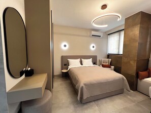 Deluxe Studio Suite, Beachside | In-room safe, blackout drapes, soundproofing, iron/ironing board - Golden Beach Suites (Sarandë)