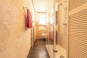 Hair dryer, towels, soap, toilet paper - Modern 2-room apartment near the university - quiet, cozy & close to the city (Braunschweig)