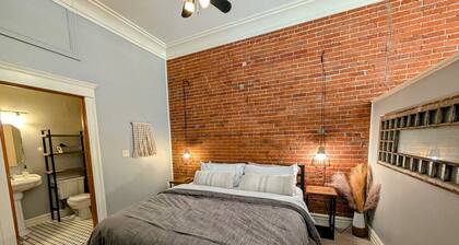 Beautiful Down Town Flat