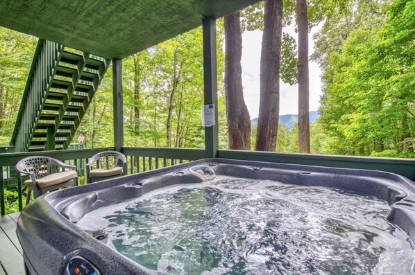 Outdoor spa tub