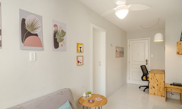 Basic Apartment | Living area