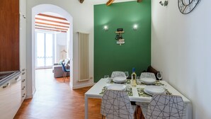 Dining - Elegant Apartment with Balcony - Brera (Milano)