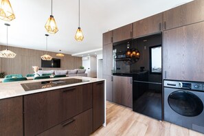 Réfrigérateur, micro-ondes, four, cafetière/bouilloire