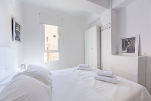 Iron/ironing board, free WiFi, bed sheets