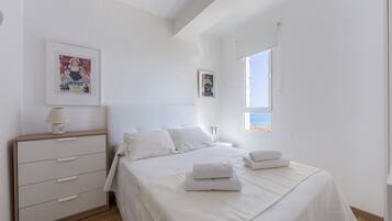 Een strijkplank/strijkijzer, gratis wifi, beddengoed