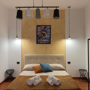 Classic Triple Room | Desk, soundproofing, free WiFi - Residence El Diez (Naples)