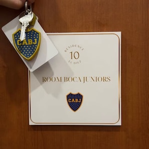 Klassieke driepersoonskamer | Een bureau, geluiddichte muren, gratis wifi