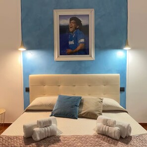 Family Quadruple Room | Desk, soundproofing, free WiFi - Residence El Diez (Naples)