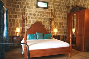 Galazzio - King Suite | Free WiFi