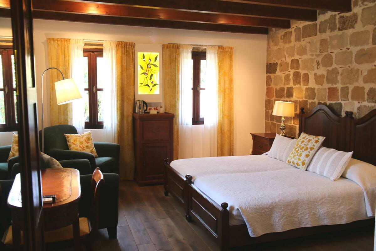 Kitrinos - Deluxe Twin Room | Free WiFi