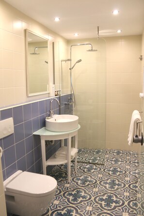 Galazzio - King Suite | Bathroom | Shower, hair dryer, towels, soap