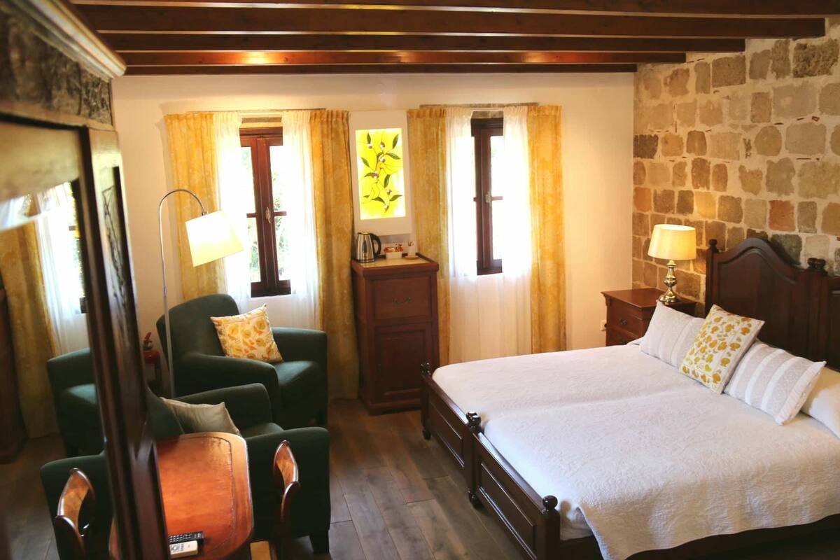 Kitrinos - Deluxe Twin Room