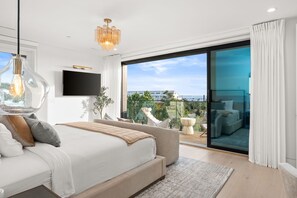 6 sovrum, skrivbord, strykjärn/strykbräda och resesäng