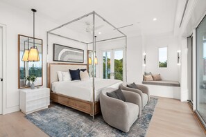 6 sovrum, skrivbord, strykjärn/strykbräda och resesäng