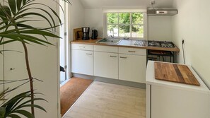 Fridge, stovetop, coffee/tea maker, electric kettle