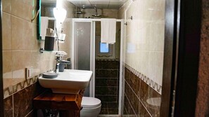 Suite, Balcony, Marina View | Bathroom shower