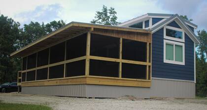 Charming 2-bedroom cottage with water access in tranquil Oriental