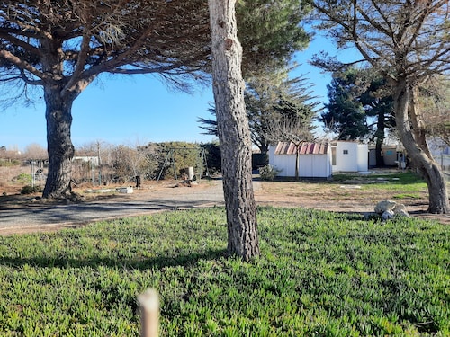 Air-conditioned house +garden +beach