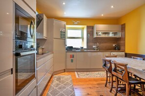 Kühlschrank, Mikrowelle, Ofen, Geschirrspüler