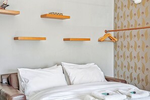 4 bedrooms, free WiFi, bed sheets