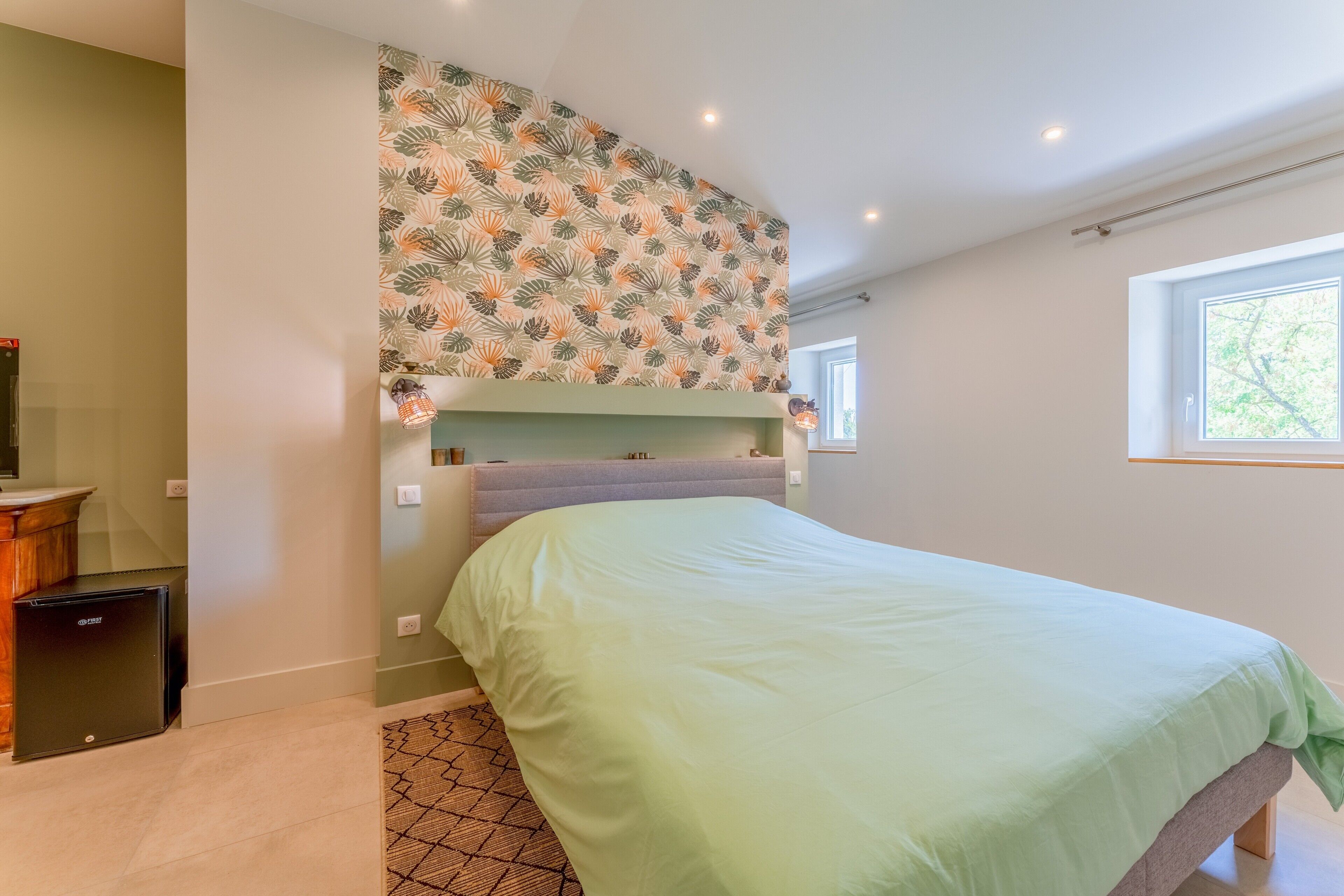 1 bedroom, bed sheets