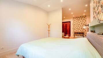 1 bedroom, bed sheets