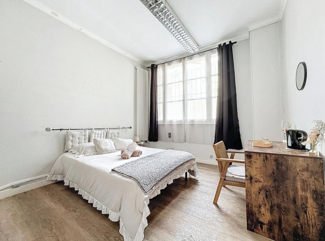 6 chambres, fer et planche à repasser, Wi-Fi, draps fournis