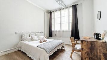 6 slaapkamers, een strijkplank/strijkijzer, wifi, beddengoed