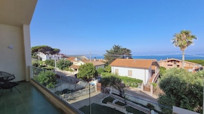 Property grounds - Caelia sea view apartment, 3 double rooms with bath inside (S'Archittu)