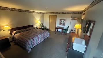 Single Room, 1 King Bed | Desk, laptop workspace, free WiFi