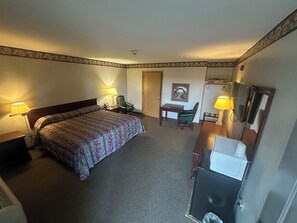 Phòng đơn, 1 giường cỡ king | Bàn, khu vực làm việc phù hợp cho laptop