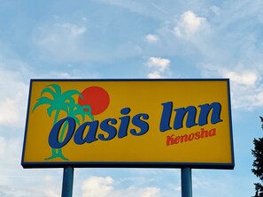 Exterior - Oasis Inn Kenosha (Kenosha)