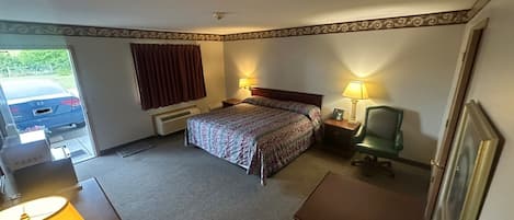 Single Room, 1 King Bed | Desk, laptop workspace, free WiFi