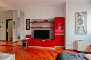 1 chambre, fer et planche à repasser