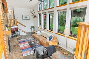 Smart TV, fireplace, books, offices