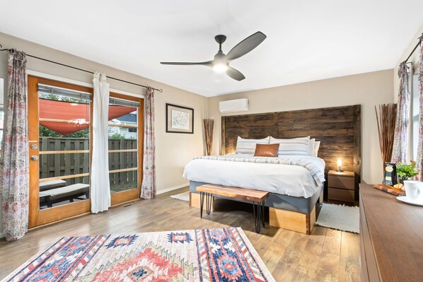 3 bedrooms, desk, iron/ironing board, travel crib