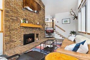 Smart TV, fireplace, books, offices