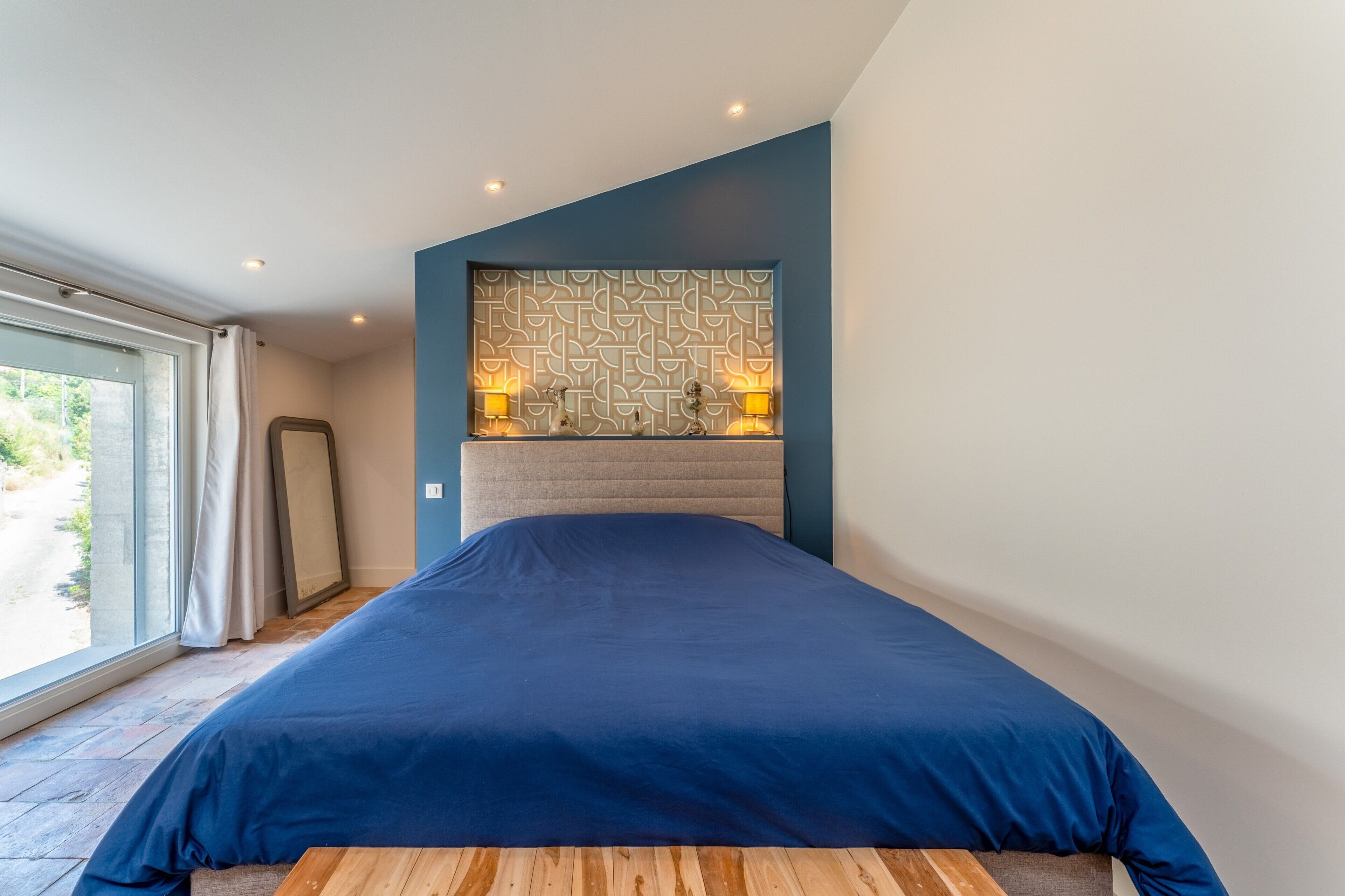 1 bedroom, bed sheets